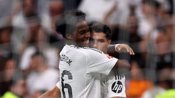 Endrick y Brahim celebran el 3-0 al Valladolid.