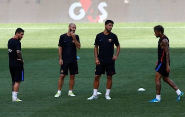 Barcelona's Neymar will start against Juventus with Messi