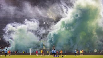 Unos 6.000 béticos animan a su equipo antes del derbi sevillano