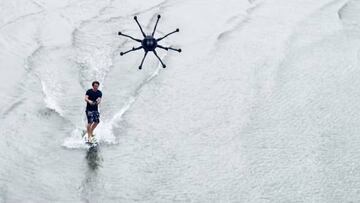 Tras el kite, el windsurf o el wake, llega... el dronesurf