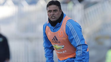 Futbol, O'Higgins vs Universidad de Chile.
Decimocuarta fecha, campeonato de Clausura 2016/17.
El entrenador de Universidad de Chile Angel Hoyos da instrucciones a sus jugadores durante el partido de primera division disputado contra O'Higgins en el estadio Bicentenario El Teniente en Rancagua, Chile.
14/05/2017
Martin Thomas/Photosport***************
Football, O'Higgins vs Universidad de Chile.
14th date, Clousure Championship 2016/17.
Universidad de Chile's manager Angel Hoyos instructs his players during the first division football match played against O'Higgins at the El Teniente stadium in Rancagua, Chile.
14/05/2017
Martin Thomas/Photosport