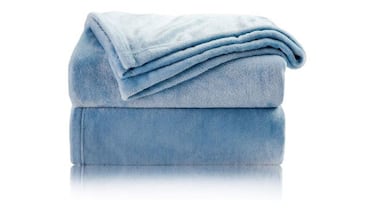 Esta manta suave para el sofá se vende en 14 colores en Amazon