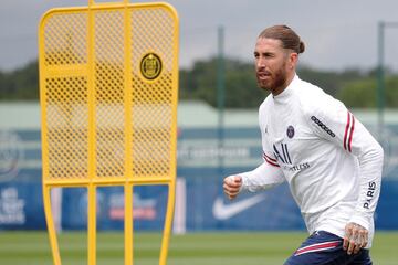 Primer entrenamiento del jugador nacido en Camas con el club parisino. 