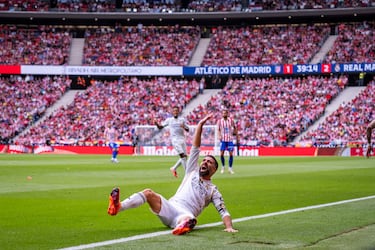 Una de las mayores polémicas del derbi ocurrió en el minuto cuarenta de la primera parte cuando el jugador argentino del Atlético de Madrid llegó tarde a un balón dividido con el lateral derecho del Real Madrid. La dura acción fue castigada con una tarjeta amarilla para el jugador rojiblanco. Jugadores del Real Madrid pidieron la expulsión de Nico. El VAR no avisó a Alberola Rojas.