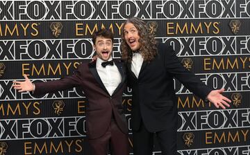 El actor protagonista de Harry Potter posa c車micamente con el veterano humorista.