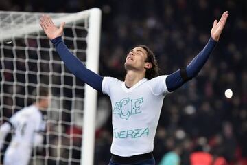 Cavani lució está camiseta en su celebración tras marcar con el PSG.
