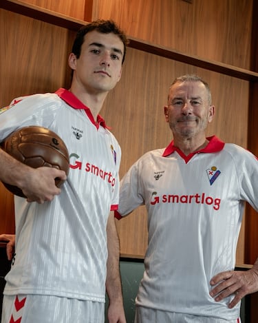 La camiseta está inspirada en la mítica temporada 1987/1988 de la SD Eibar, una campaña legendaria que culminó con el ansiado ascenso a la categoría de plata el 15 de mayo de 1988, firmando una de las páginas más emocionantes de la historia del club. Aquella etapa quedó marcada por el equipo dirigido por Alfonso Barasoain y por figuras como José Ignacio Garmendia, protagonista también de uno de los momentos más icónicos del club con su gol de portería a portería. El diseño recupera la esencia de aquel modelo histórico, con su característico cuello en pico pronunciado y solapa, reinterpretado con una mirada actual para reforzar el vínculo entre memoria, identidad armera y presente.