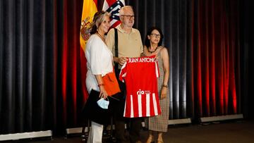 Insignias de oro para los socios del Atlético de 50 años de antigüedad