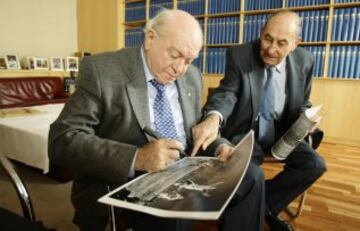 En 2008 Alfredo Di St谷fano y Agust赤n Vega coincidieron en la redacci車n del Diario AS