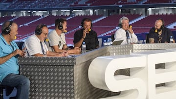 Manolete, Relaño, Saúl, Carreño, Cerezo y Talavera, durante la emisión de El Larguero desde el Wanda Metropolitano.