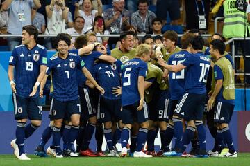 0-2. Takashi Inui celebró el segundo gol.