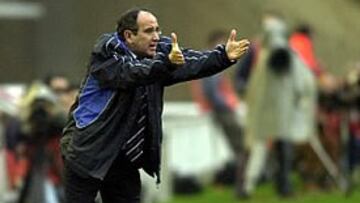 <B>LA MIEL EN LOS LABIOS</B>. El técnico del Deportivo se ha lamentado de los tropiezos de las últimas jornadas que les han dejado lejos del título.