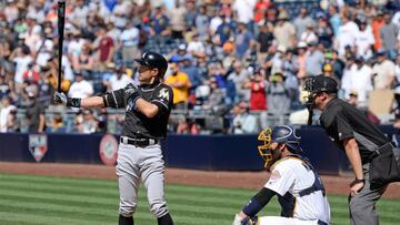 Ichiro Suzuki, justo antes de conseguir el hit n&uacute;mero 4257 entre Jap&oacute;n y Estados Unidos, superando el total del legendario Pete Rose.