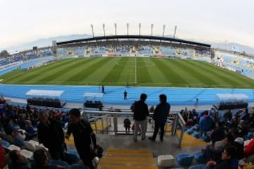 Estadio El Teniente | Rancagua: Ubicado a casi 100 kil&oacute;metros de Santiago, el principal recinto deportivo de la regi&oacute;n de O&#039;Higgins fue remodelado este 2014 y su capacidad aument&oacute; a 15.600 personas. El Teniente alberg&oacute; en 1962 el Mundial que se realiz&oacute; en Chile.