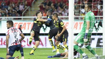 El cuadro de Guadalajara cayó 1-2 ante Monarcas Morelia y se aleja de los puestos para acceder a la liguilla.