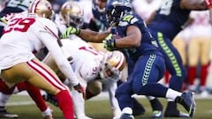 Thomas Rawls en una de sus carreras contra los 49ers.