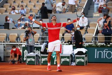 Novak Djokovic celebra la victoria en la final de Roland Garros. 