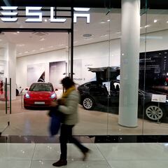 Why don’t Tesla cars charge in cold weather? Owners in Chicago forced to abandon cars at charging stations