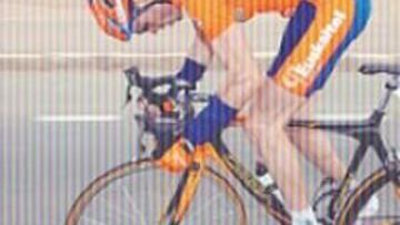 <b>LO QUE EL VIENTO SE LLEVÓ.</b> A Samuel le fundió el viento de cara.