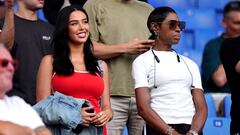 Ashlyn Castro, pareja de Bellingham, en las gradas junto a su suegra