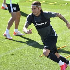 El Elche, pendiente de resolver la situación de Aarón Ñíguez