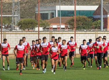 El Logroñés ya se entrena en grupo sin Arnedo ni Álex Pérez