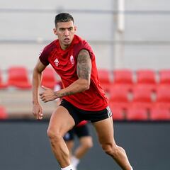 Pendientes de Myrto Uzuni