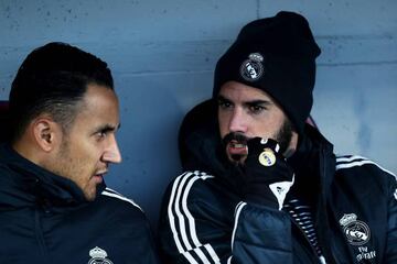 'This ain't right, mate' | Keylor Navas and Isco on the Real Madrid bench.