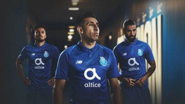 Herrera presenta el nuevo uniforme y se quedar&iacute;a en el Porto
