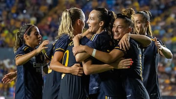 Las jugadoras del Real Madrid celebran su victoria.