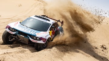 Nasser Al Attiyah y Edouard Boulanger, con el Prodrive en el Abu Dhabi Desert Challenge.