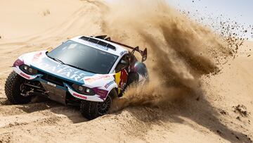 Nasser Al Attiyah y Edouard Boulanger, con el Prodrive en el Abu Dhabi Desert Challenge.