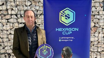 Carlos Almazán en el sorteo de grupos de la Hexagon Cup.