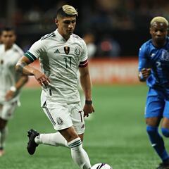 Alan Pulido: "En México se cuestiona por todo"