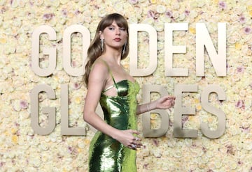 Taylor Swift durante la alfombra roja de la 81ª edición de los Globos de Oro que se ha celebrado en el Beverly Hilton de Los Ángeles.