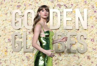 Taylor Swift durante la alfombra roja de la 81ª edición de los Globos de Oro que se ha celebrado en el Beverly Hilton de Los Ángeles.