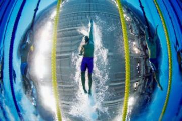 Federico Grabich, nadador argentino, recorre los 100 metros de estilo libre en los juegos Panamericanos de julio de 2015 en Toronto.