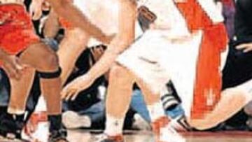 <b>DOBLES DÍGITOS. </b>Calderón brilló en el triunfo de los Raptors.