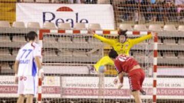 Iñaki Malumbres, durante la última temporada en la portería del Ademar León.