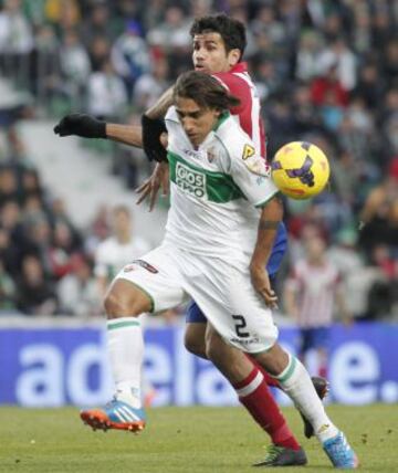 Damián Suárez se va de Diego Costa.