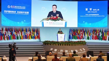 Misiles con agua y generales borrados: Xi Jinping copia a Stalin en la mayor purga en la cúpula del ejército chino