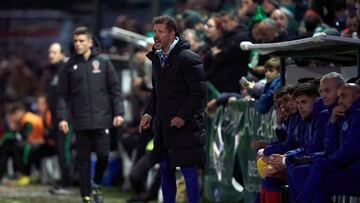 CARBALLINO, SPAIN - DECEMBER 22:  Diego 'Cholo' Simeone, Head Coach of Atletico de Madrid reacts during the Copa del Rey second round match between CD Arenteiro and Atletico de Madrid at Estadio de Espinedo on December 22, 2022 in Carballino, Spain. (Photo by Jose Manuel Alvarez/Quality Sport Images/Getty Images)