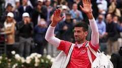 Tennis - Italian Open - Foro Italico, Rome, Italy - May 17, 2023 Serbia's Novak Djokovic acknowledges fans after losing his quarter final match against Denmark's Holger Rune REUTERS/Aleksandra Szmigiel