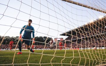 1-0. Adri¨¢n Embarba bati¨® a Thibaut Courtois desde el punto de penalti.