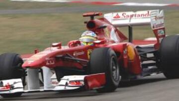 Fernando Alonso no ha comenzado con buen pie en China, donde sólo pudo ser decimocuarto en la primera jornada de entrenamientos libres.