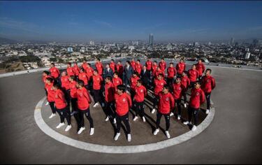 El Rebaño se tomó la foto oficial para el Clausura 2019 en un helipuerto, donde se puede observar al fondo la ciudad de Guadalajara