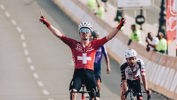 ‘Bocadillo’ del Jayco AlUla a Adam Yates para triunfar con Schmid