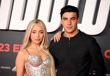 El actor Óscar Casas y la cantante Ana Mena durante el estreno de la película 'Ídolos'.