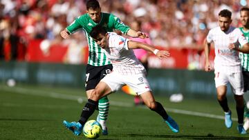 Guido y Acuña, durante un derbi.