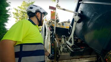 Ibai cambia de profesión por un día y va directo a la basura: “A trabajar por primera vez en mi vida”